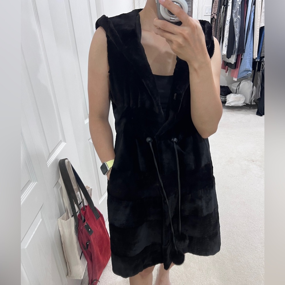 Elegant Black Sleeveless mink vest/coat